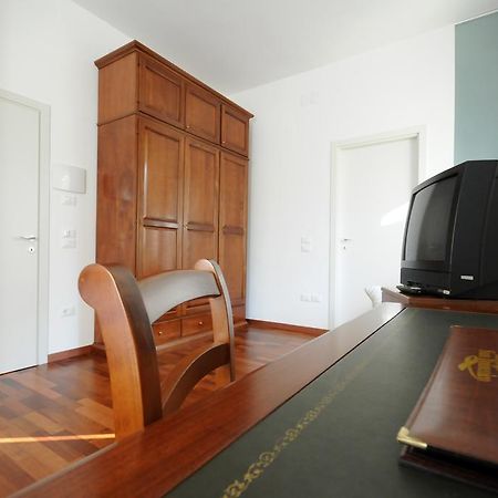 Guest House Domus Urbino Extérieur photo