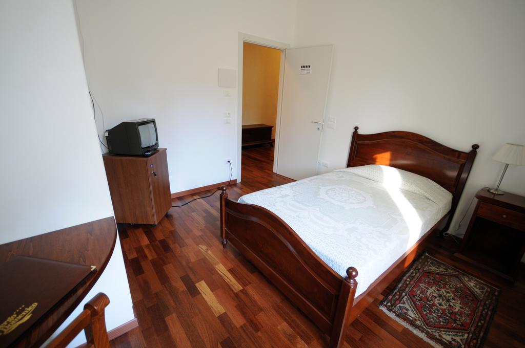 Guest House Domus Urbino Extérieur photo